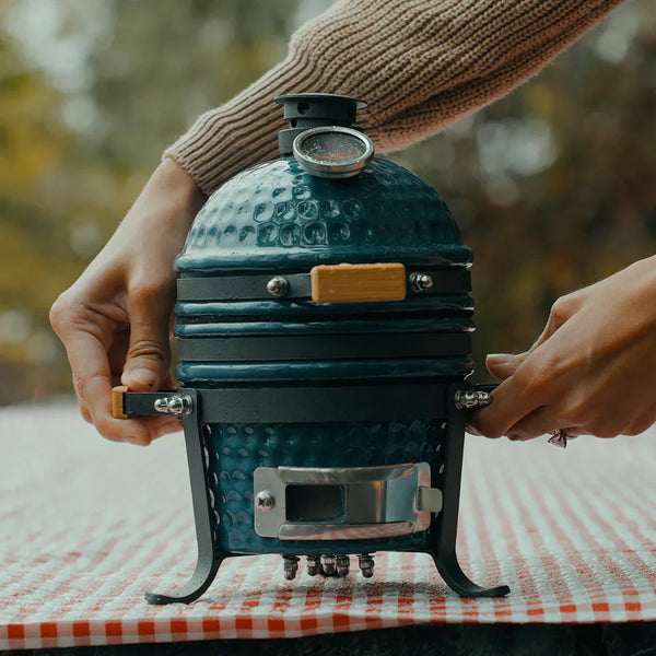 Kamado Grill: Ceramics & Flavor – Beginner’s Guide to Smoky, Juicy Backyard Cooking
