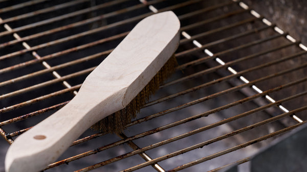 porcelain enameled cast iron grill grate cleaning with nylon brush